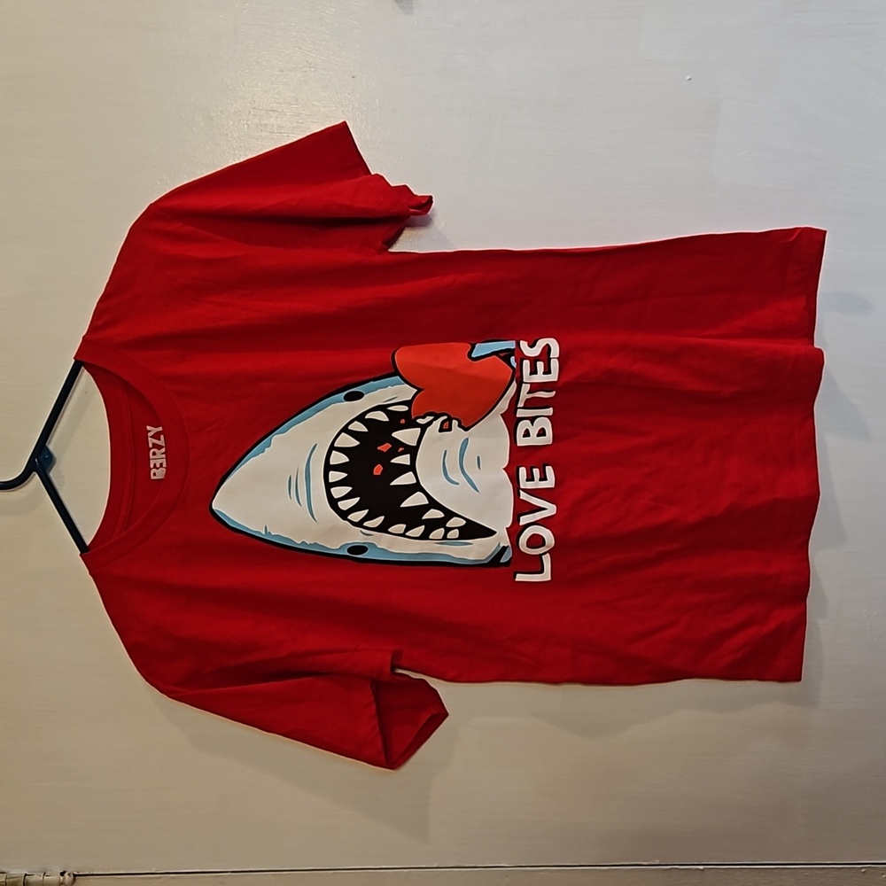 Love bites tee Women's XL